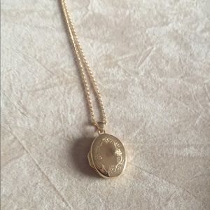 📌SOLD📌 14K yellow gold locket and chain 18”